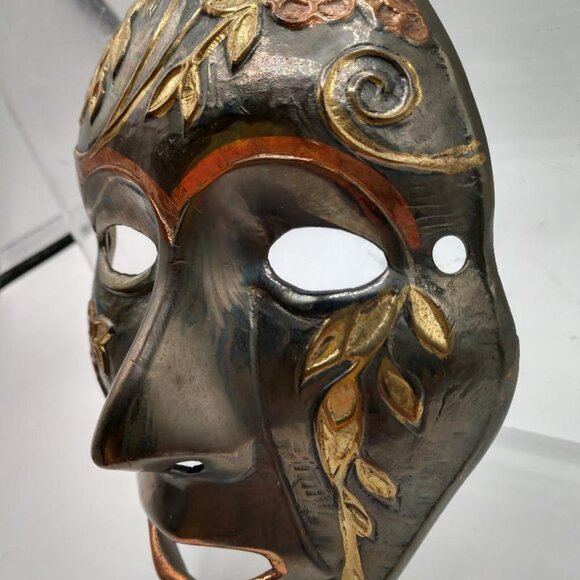 Vintage Brass Mask with Flowers - Made in India - Picture 6 of 8